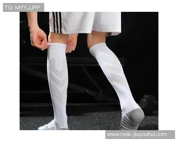 足球袜的多重作用及其对运动表现的影响分析